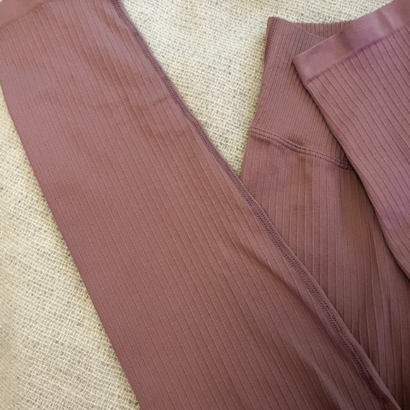 2 Piece Cropped Top Legging Workout Set Purplet - Picture 4 of 4